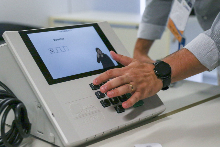 Votação começou às 7 hs em todo o Brasil para escolha de prefeitos e vereadores